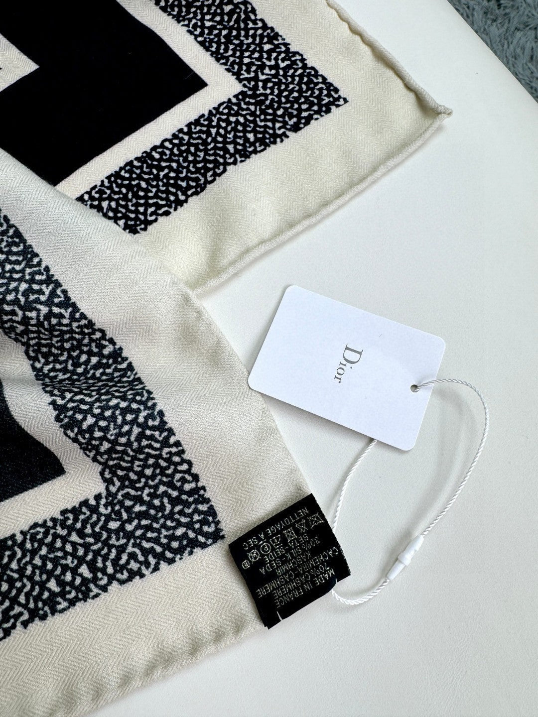 DIOR 26S SCARF 140CM IN CASHMERE SILK 304567