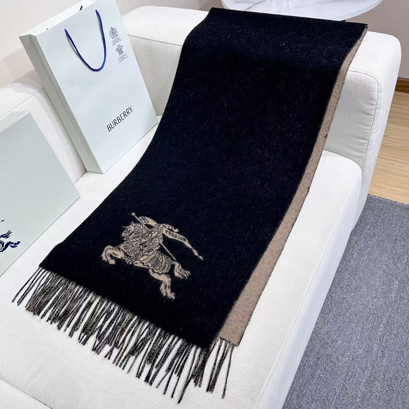 BURBERRY 26S SCARF 180CM IN CASHMERE 309771