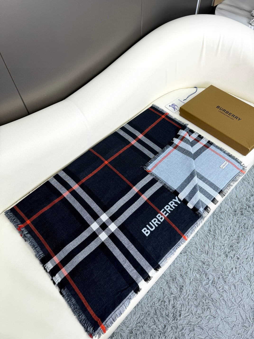 BURBERRY 26S SCARF 220CM IN SILK CASHMERE 303205