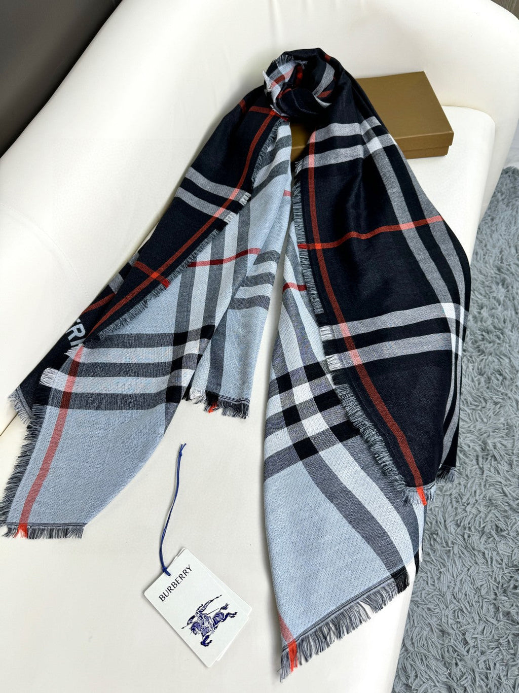 BURBERRY 26S SCARF 220CM IN SILK CASHMERE 303205