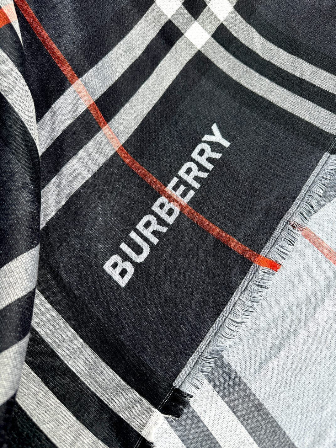 BURBERRY 26S SCARF 220CM IN CASHMERE SILK 303205