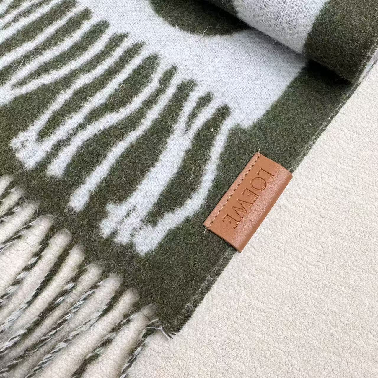 LOEWE 26S SCARF 180 IN CASHMERE WOOL 311815