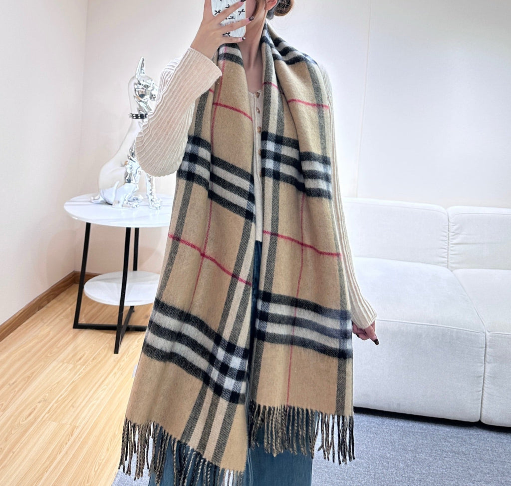 BURBERRY 26S SCARF 210CM IN CASHMERE 303181