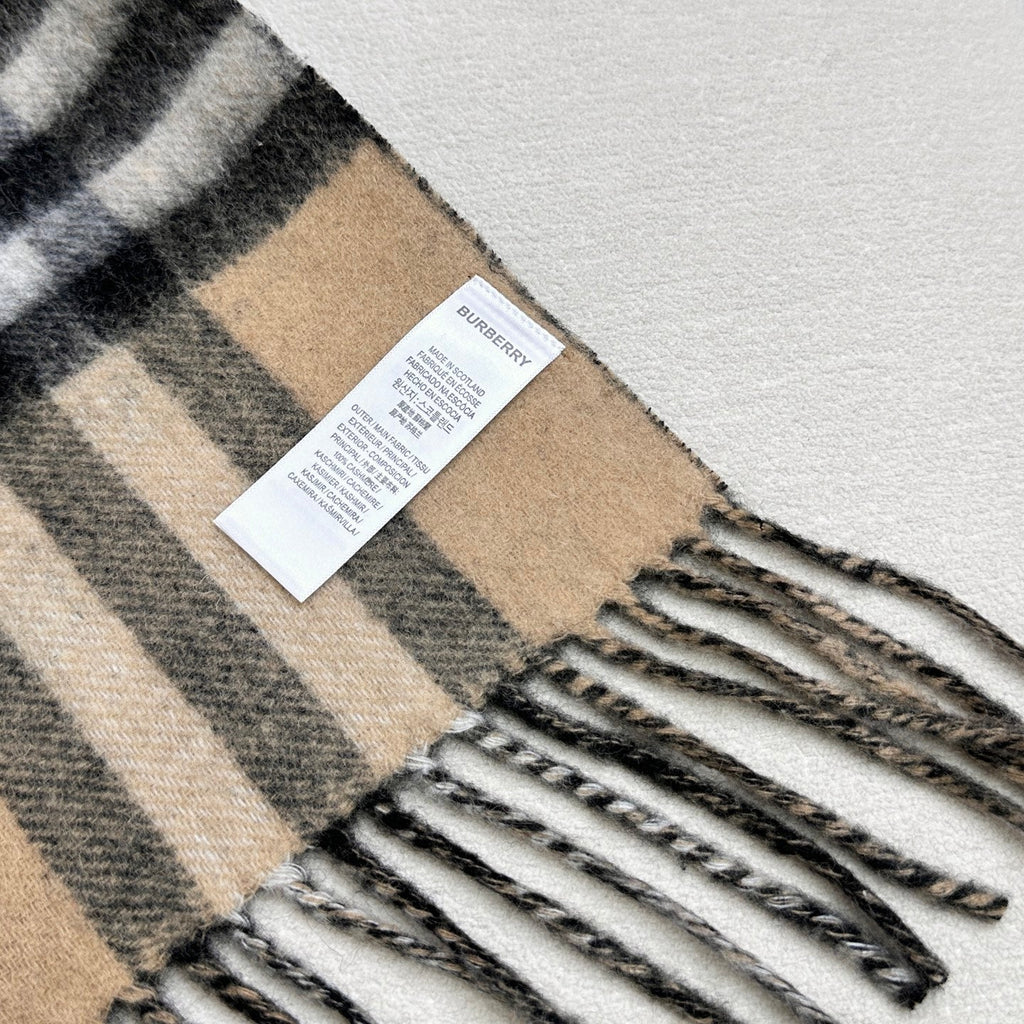 BURBERRY 26S SCARF 210CM IN CASHMERE 303181