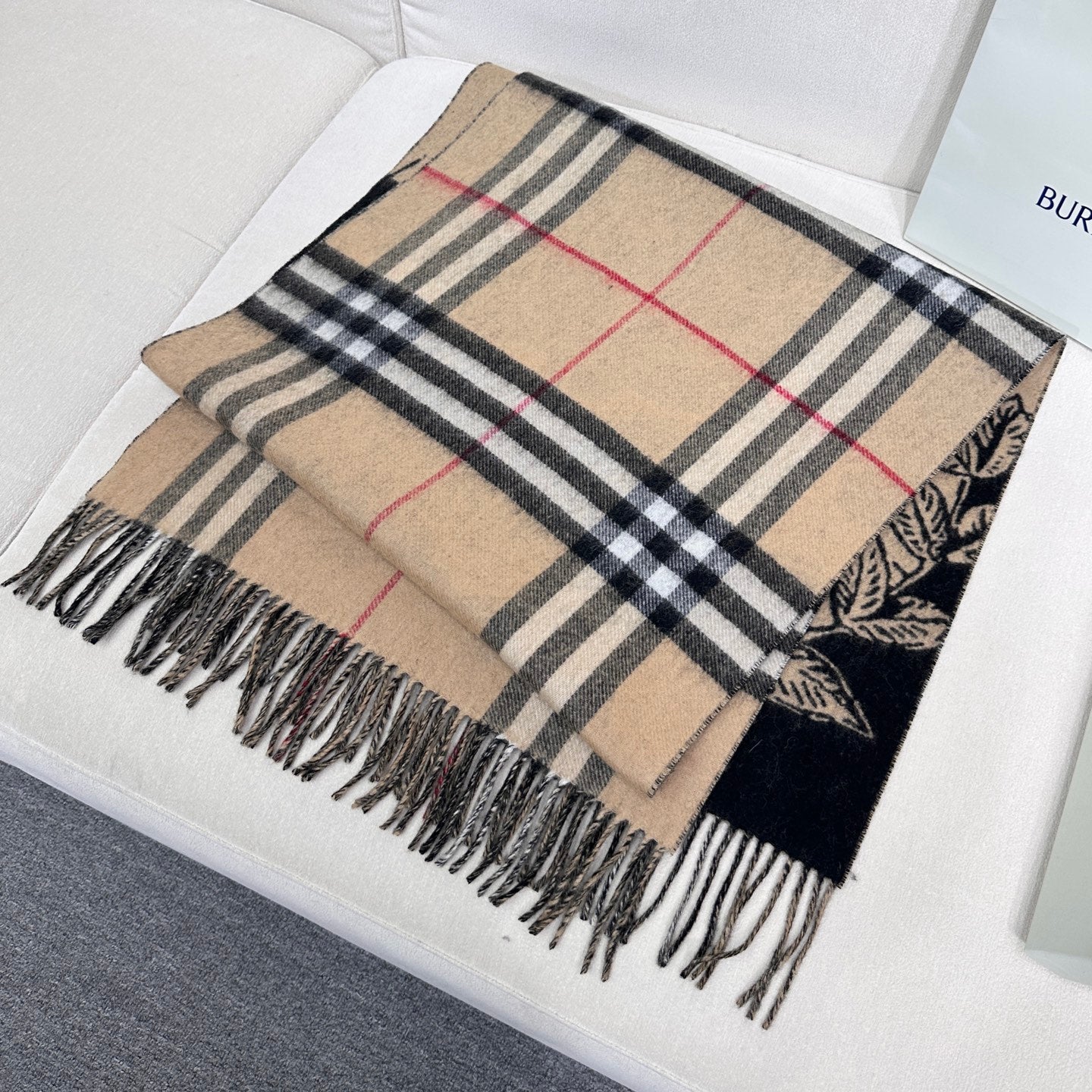 BURBERRY 26S SCARF 210CM IN CASHMERE 303181