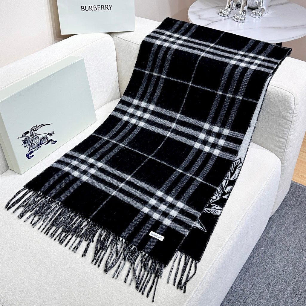 BURBERRY 26S SCARF 210CM IN CASHMERE 303182