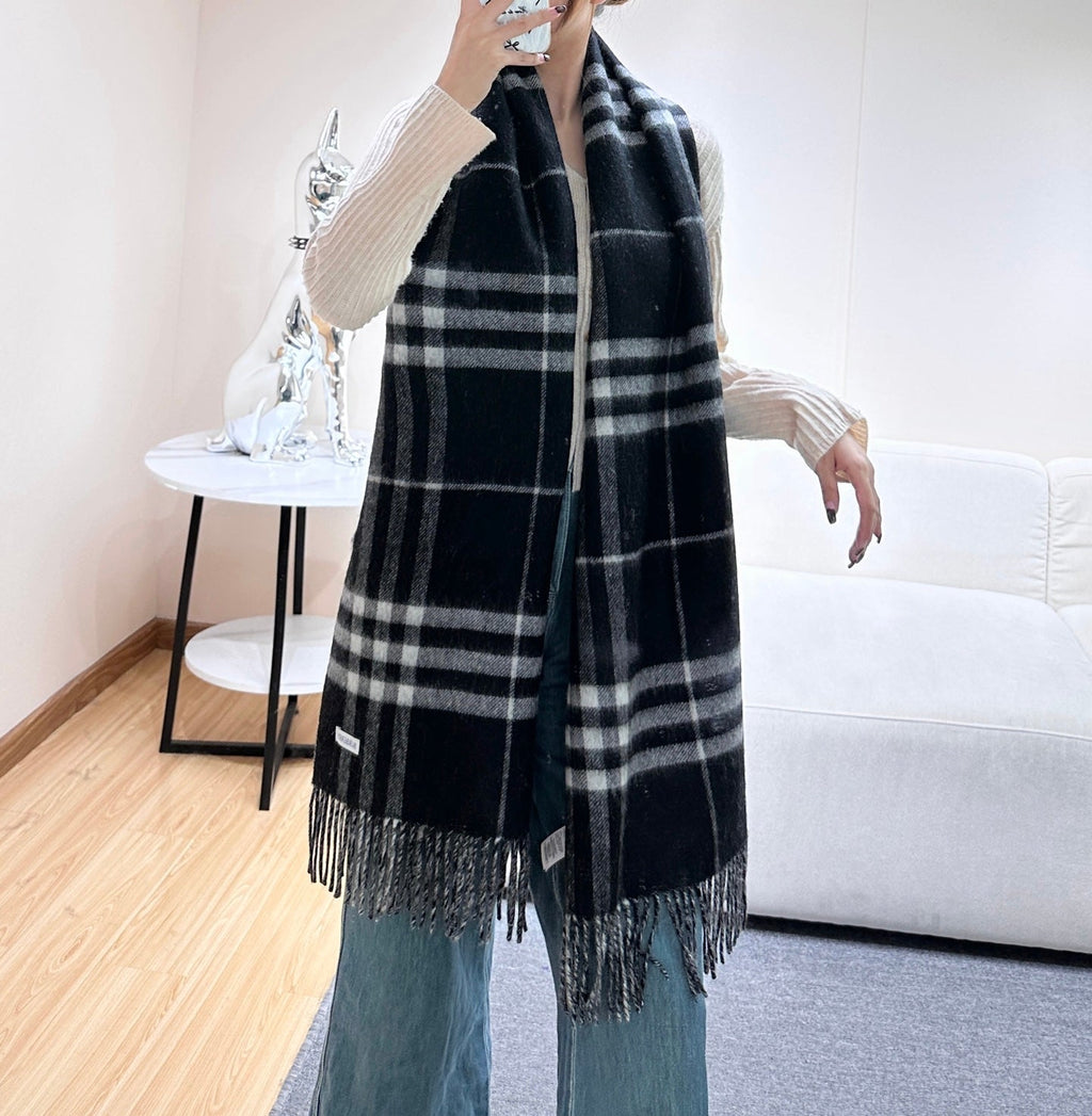 BURBERRY 26S SCARF 210CM IN CASHMERE 303182