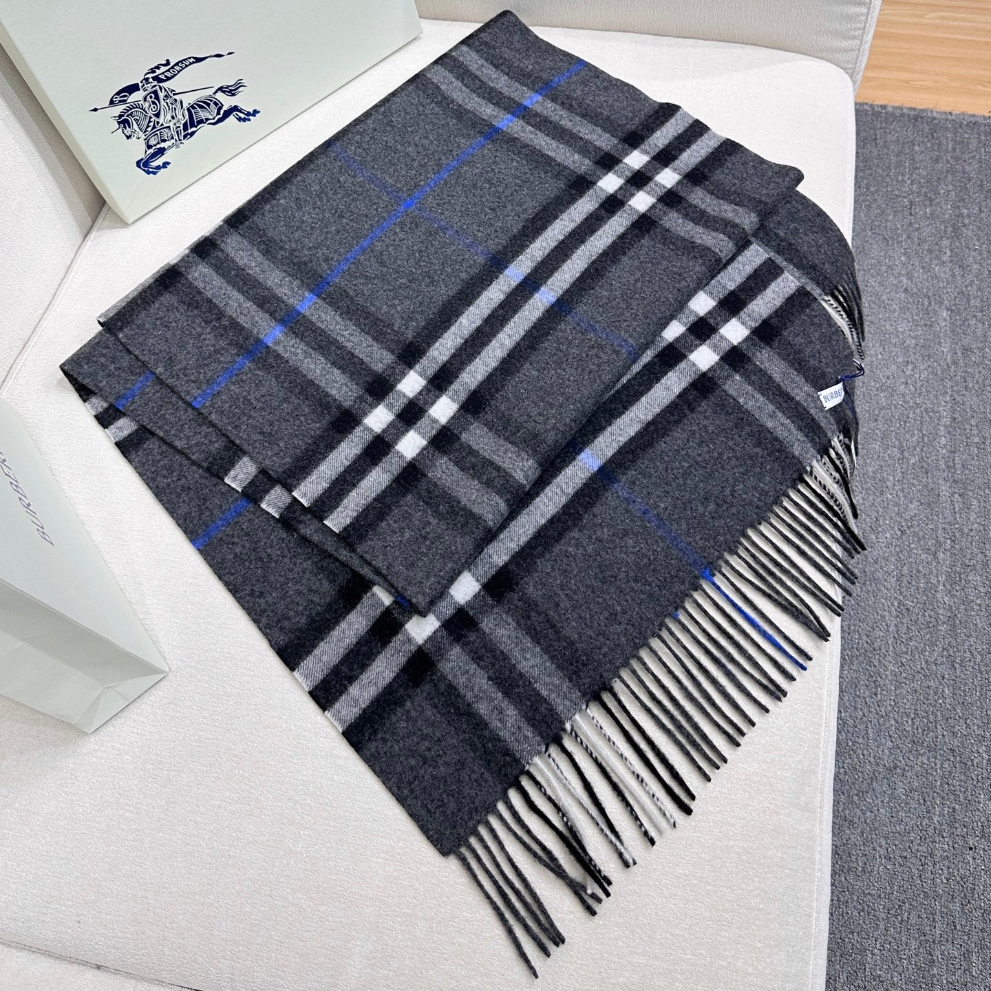 BURBERRY 26S SCARF 200CM IN CASHMERE 305976