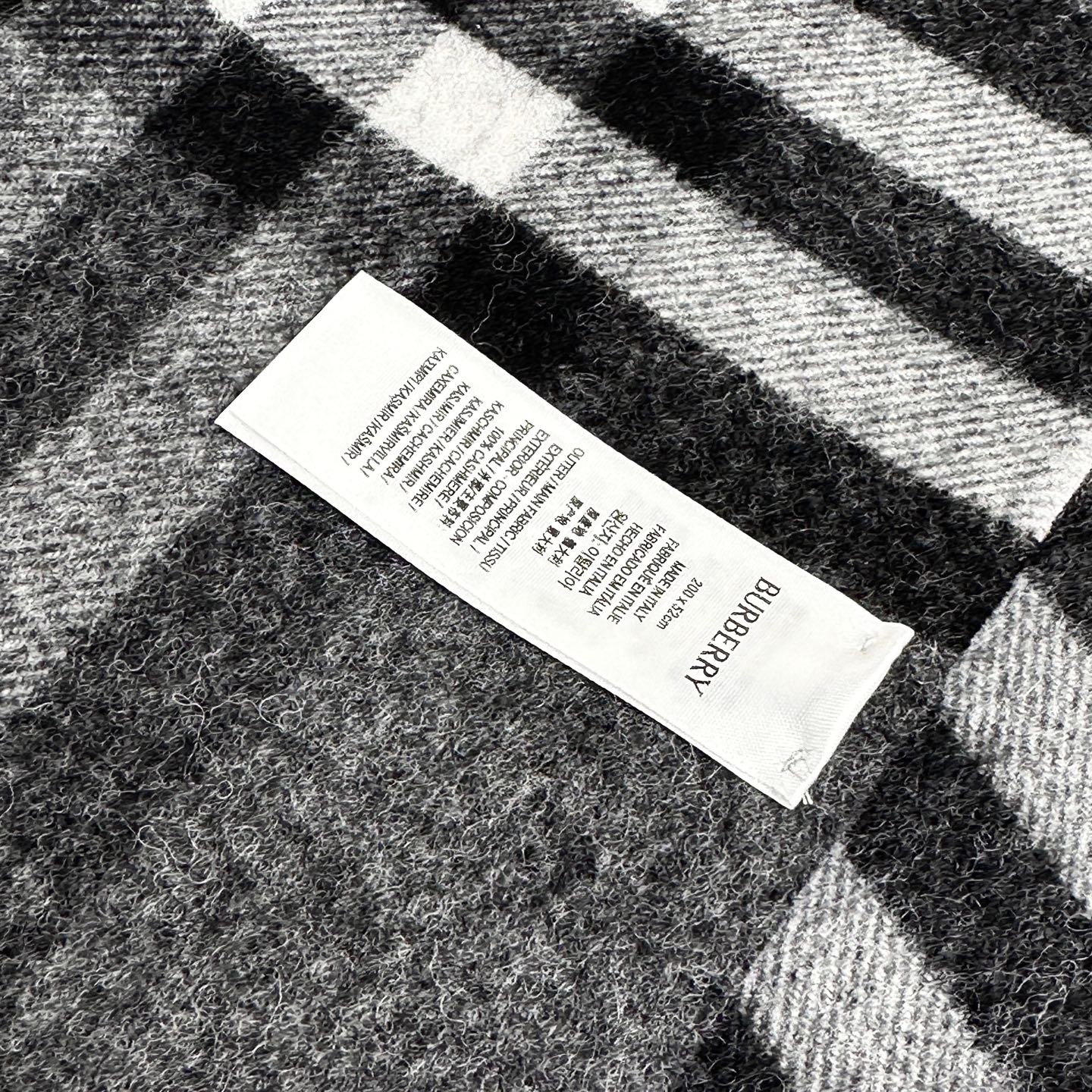 BURBERRY 26S SCARF 200CM IN CASHMERE 305976