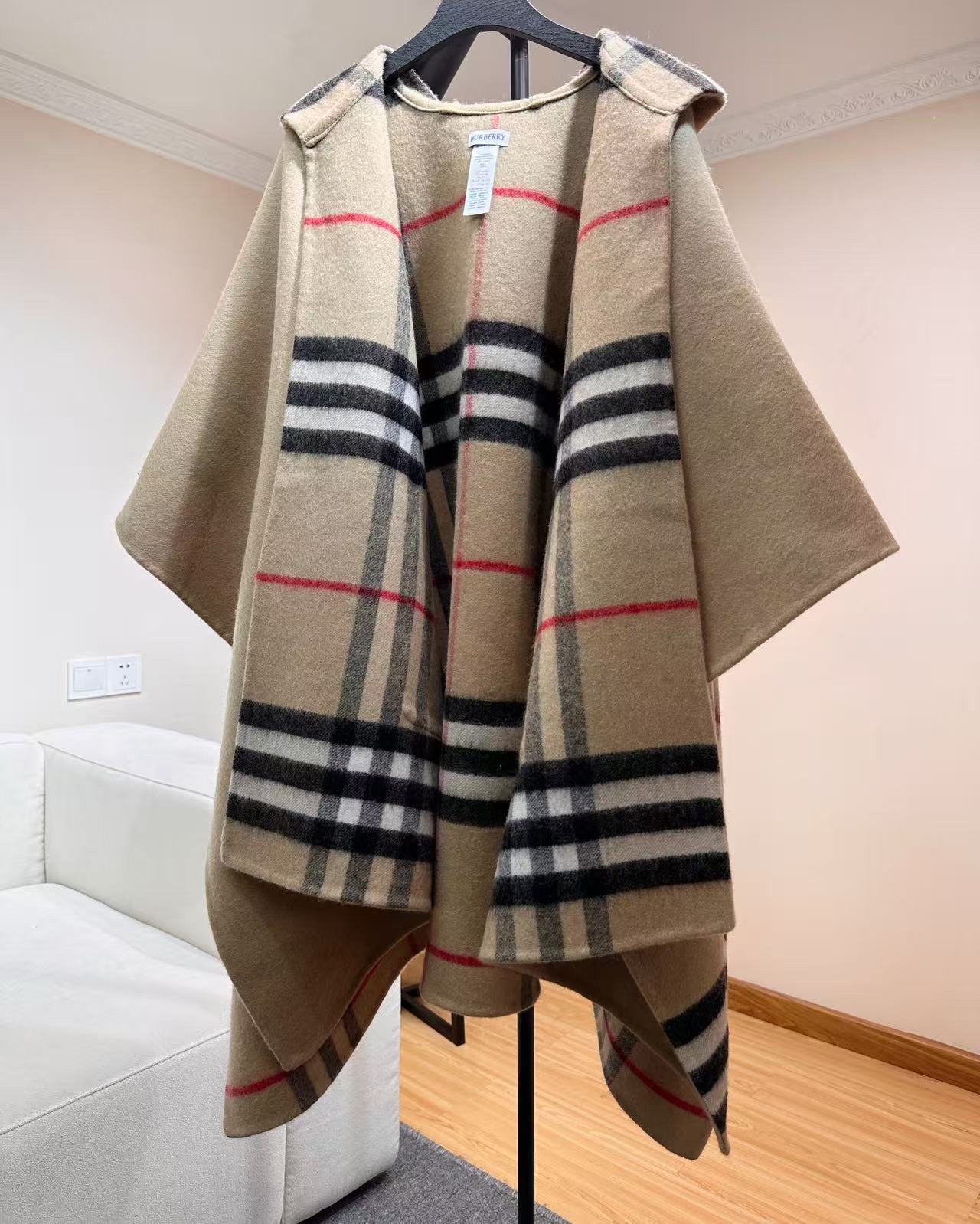 BURBERRY 26S HOODED CAPE 176 IN CASHMERE 304565