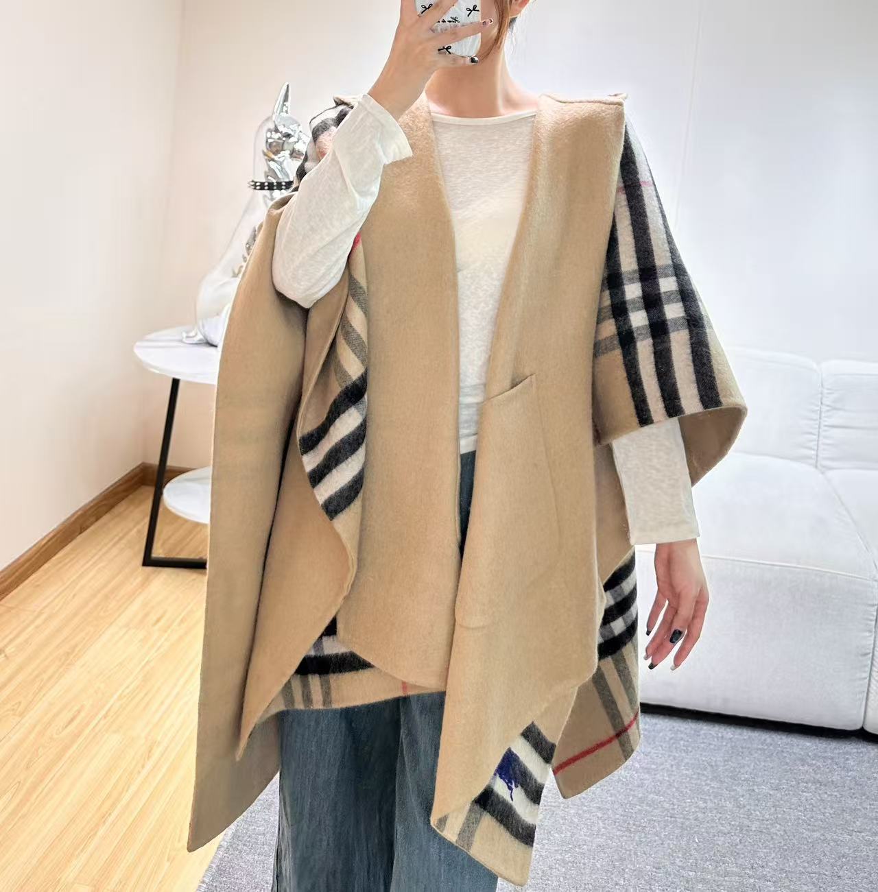 BURBERRY 26S HOODED CAPE 176 IN CASHMERE 304565