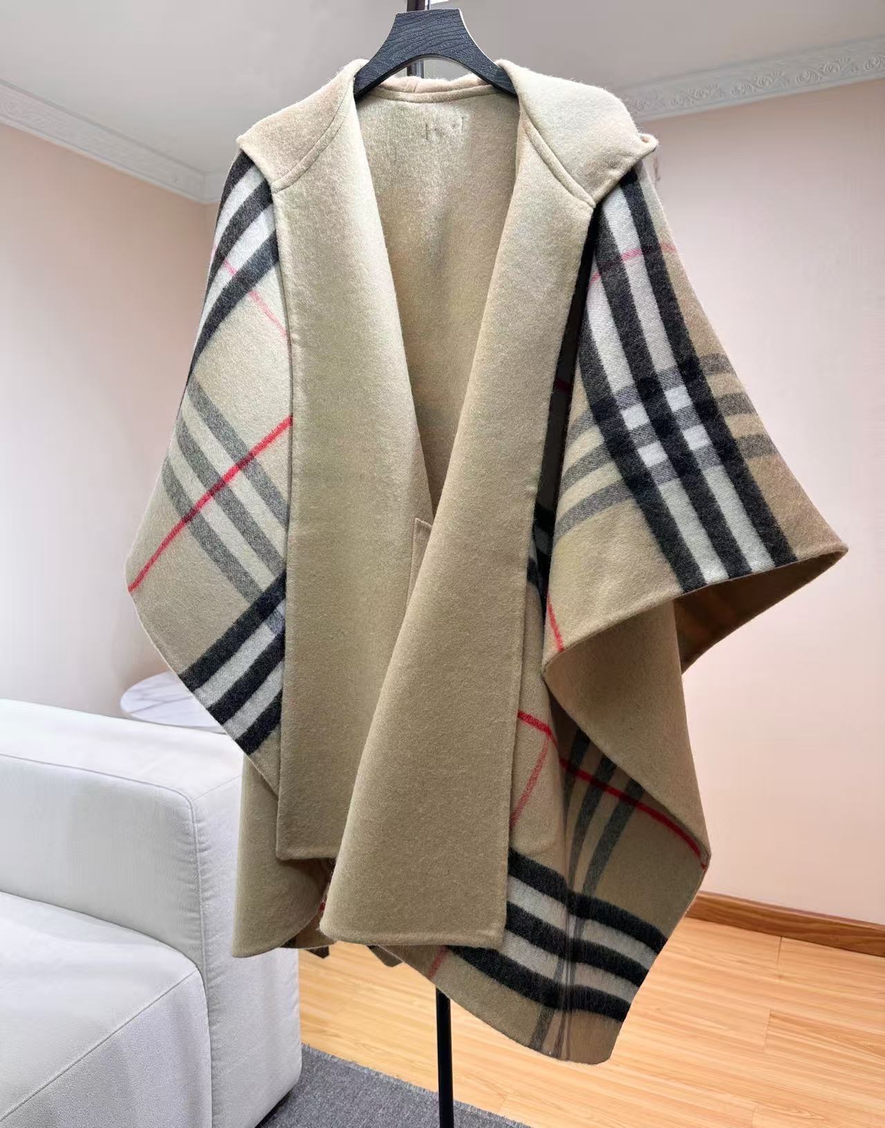 BURBERRY 26S HOODED CAPE 176 IN CASHMERE 304565