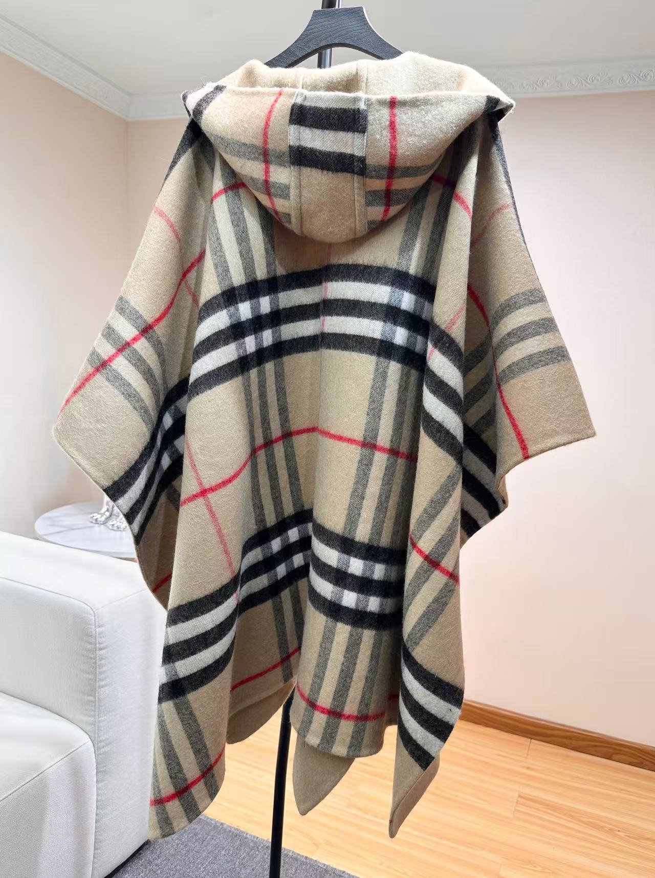 BURBERRY 26S HOODED CAPE 176 IN CASHMERE 304565