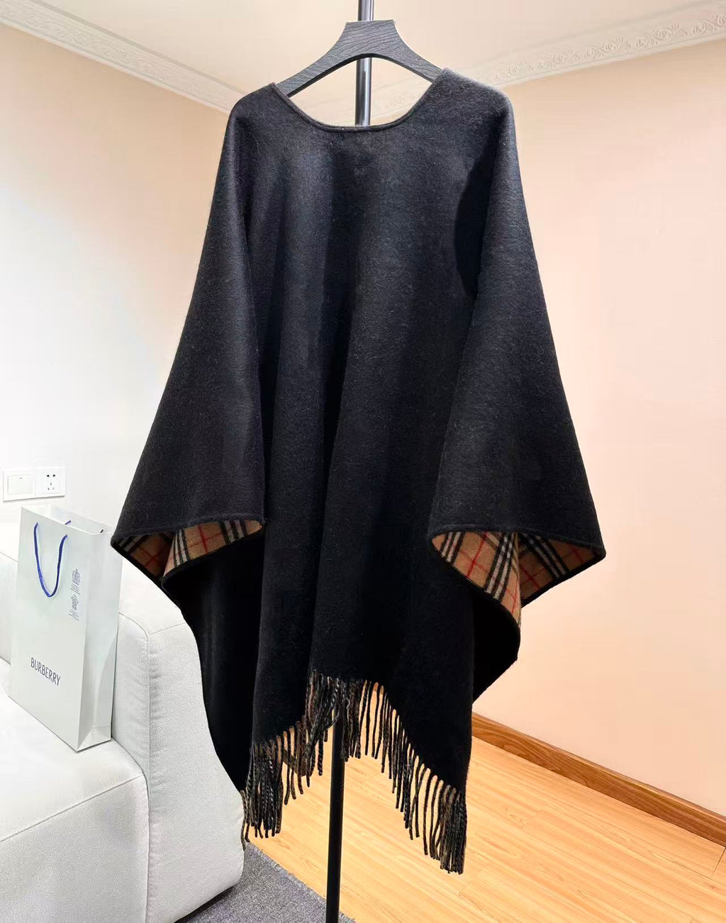 BURBERRY 26S REVERSIBLE CHECK FRINGED CAPE 150CM IN CASHMERE 309447