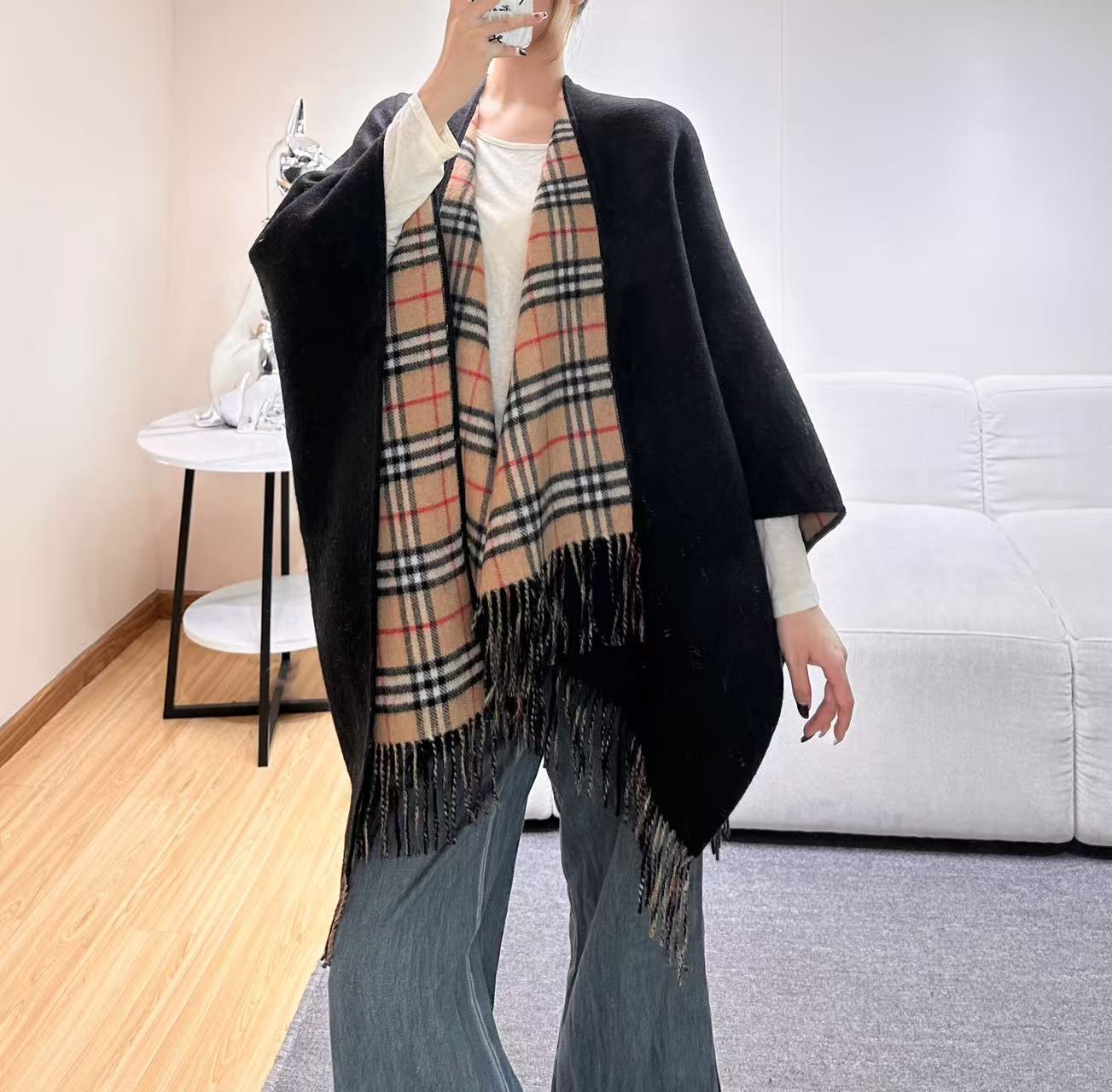 BURBERRY 26S REVERSIBLE CHECK FRINGED CAPE 150CM IN CASHMERE 309447