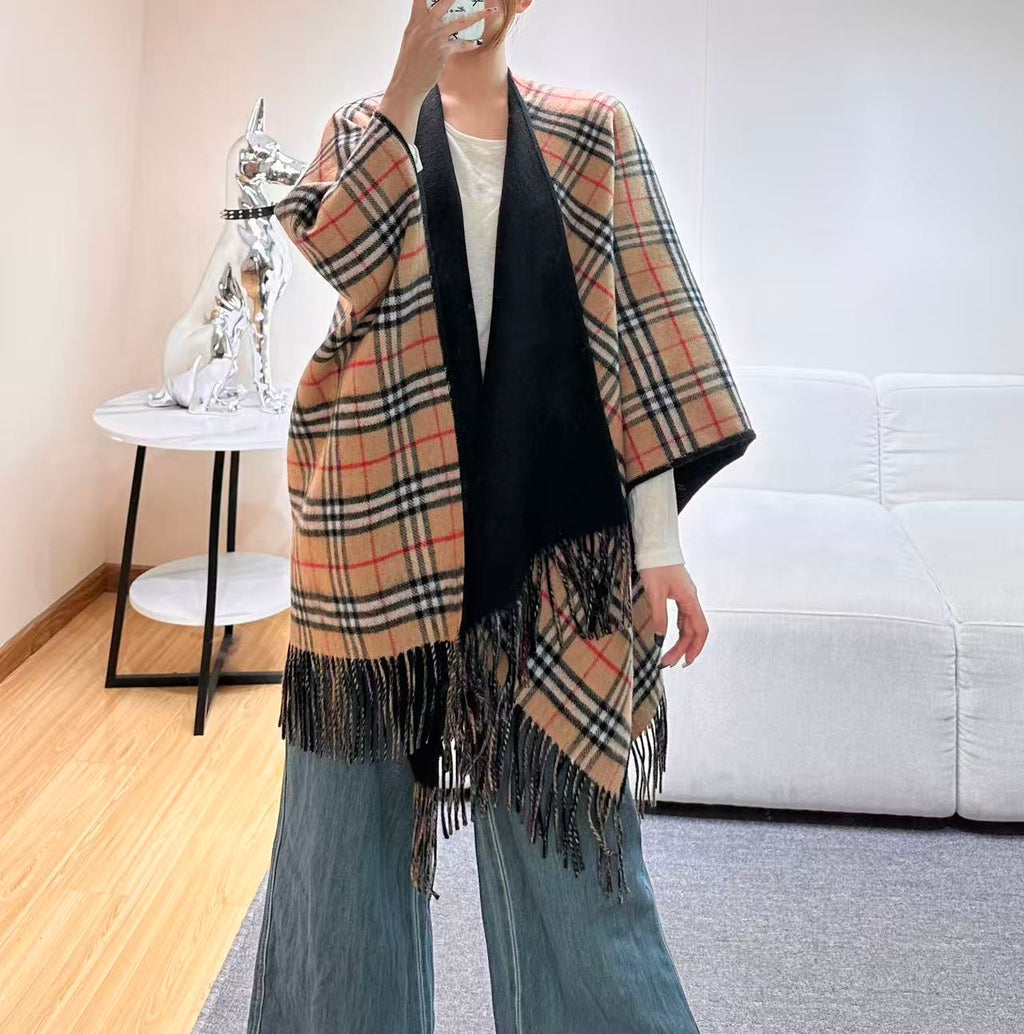 BURBERRY 26S REVERSIBLE CHECK FRINGED CAPE 150CM IN CASHMERE 309447