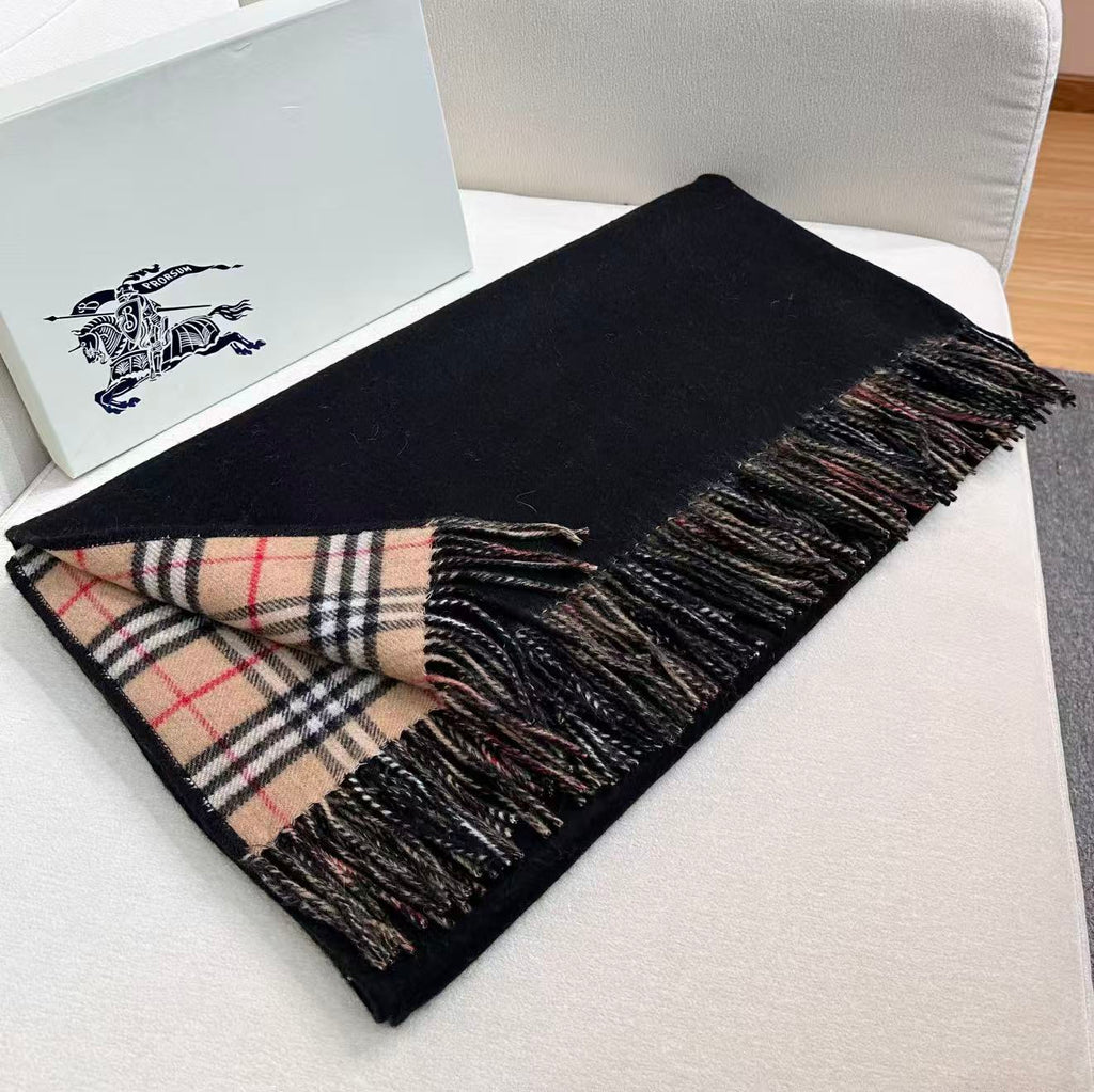 BURBERRY 26S REVERSIBLE CHECK FRINGED CAPE 150CM IN CASHMERE 309447
