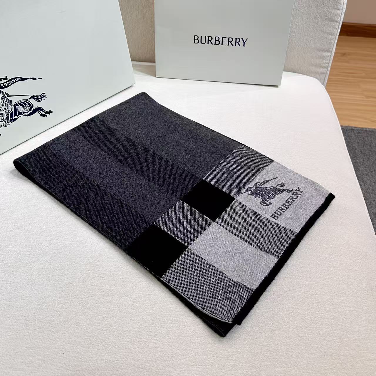 BURBERRY 26S SCARF 180CM IN CASHMERE 311832