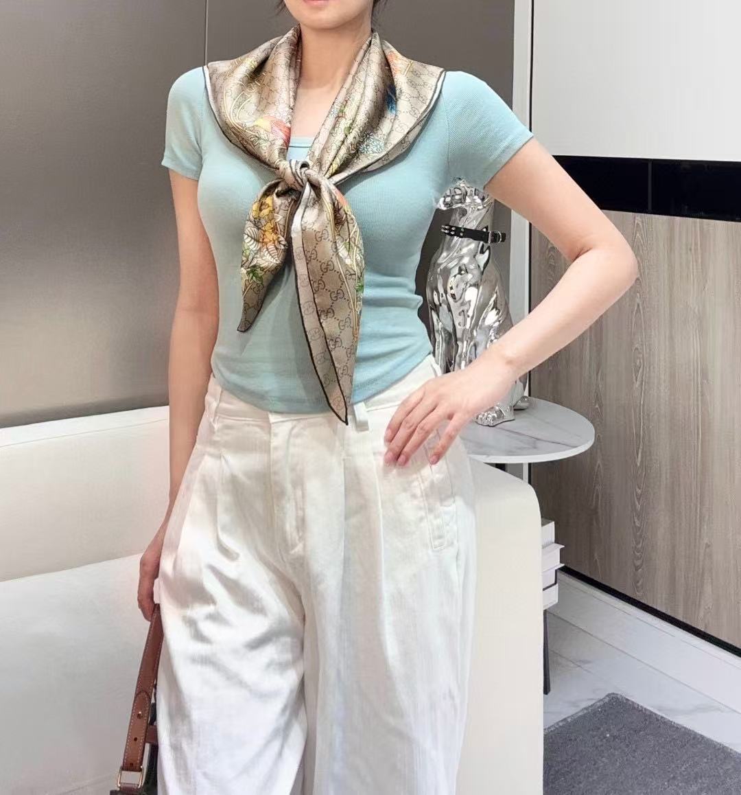 GUCCI 26S SCARF 90 IN SILK 315010