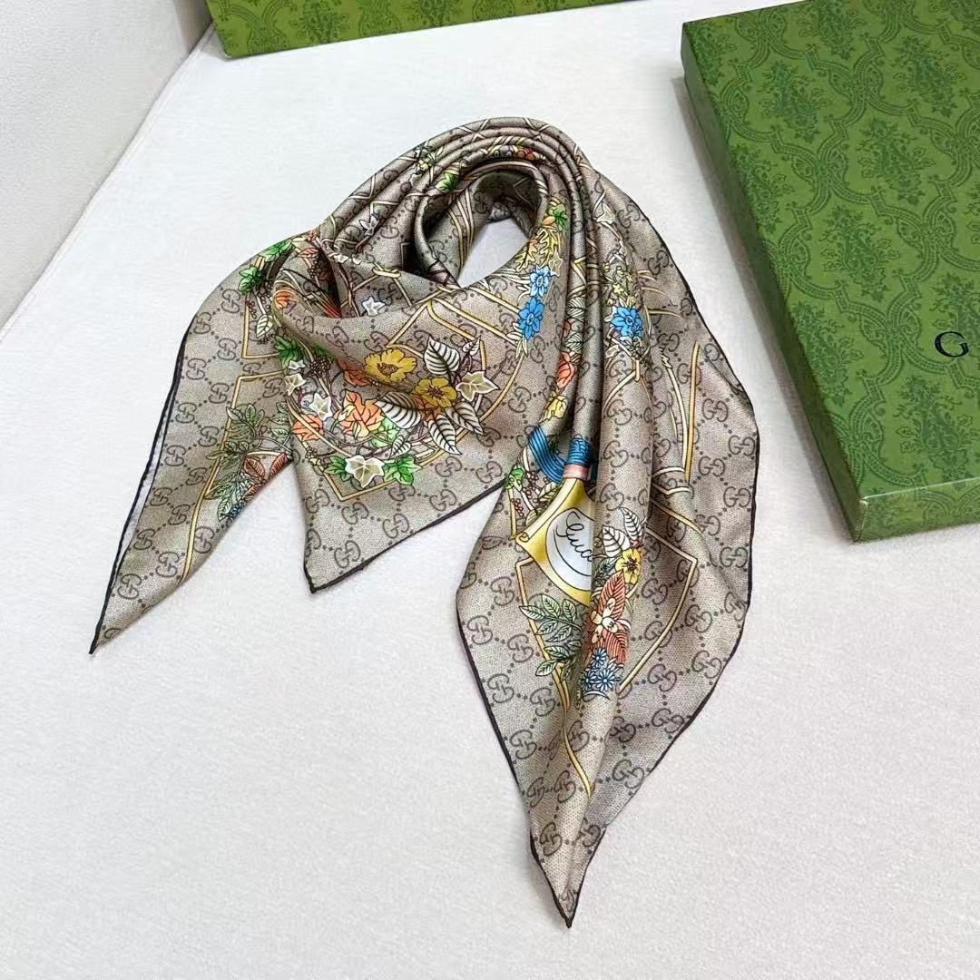 GUCCI 26S SCARF 90 IN SILK 315010