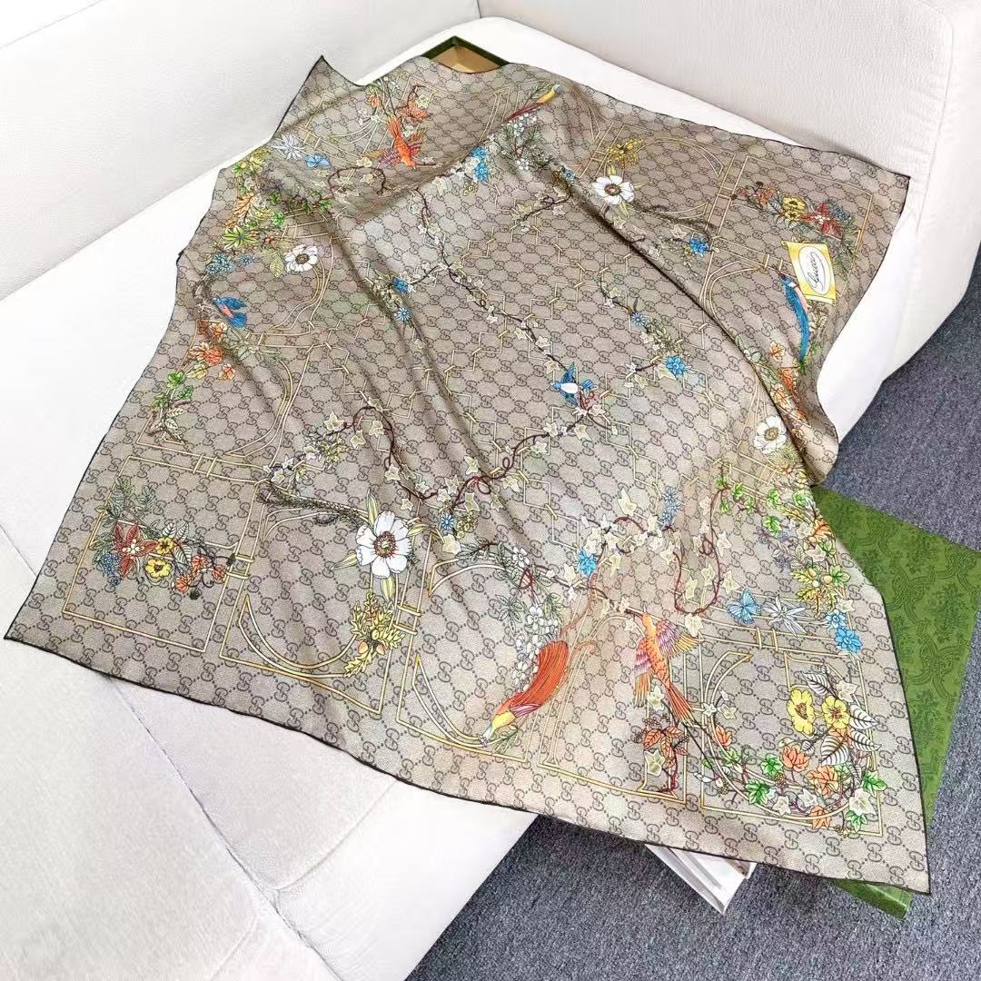 GUCCI 26S SCARF 90 IN SILK 315010