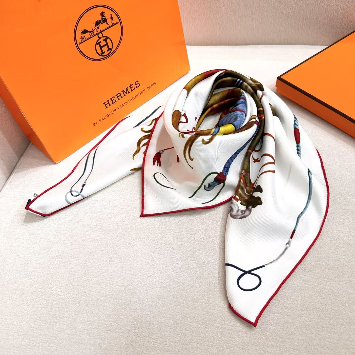 HERMES 26S SCARF 90 IN SILK 303190