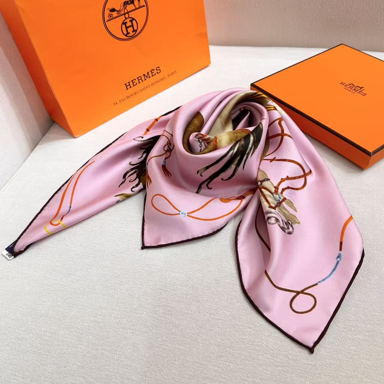 HERMES 26S SCARF 90 IN SILK 303191