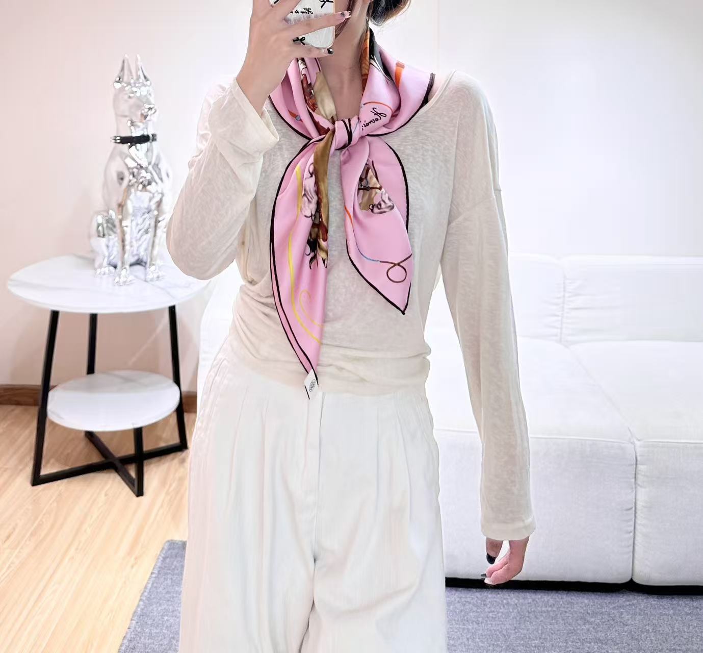 HERMES 26S SCARF 90 IN SILK 303191