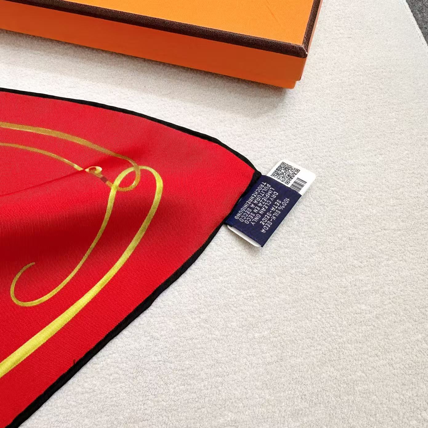 HERMES 26S SCARF 90 IN SILK 303192