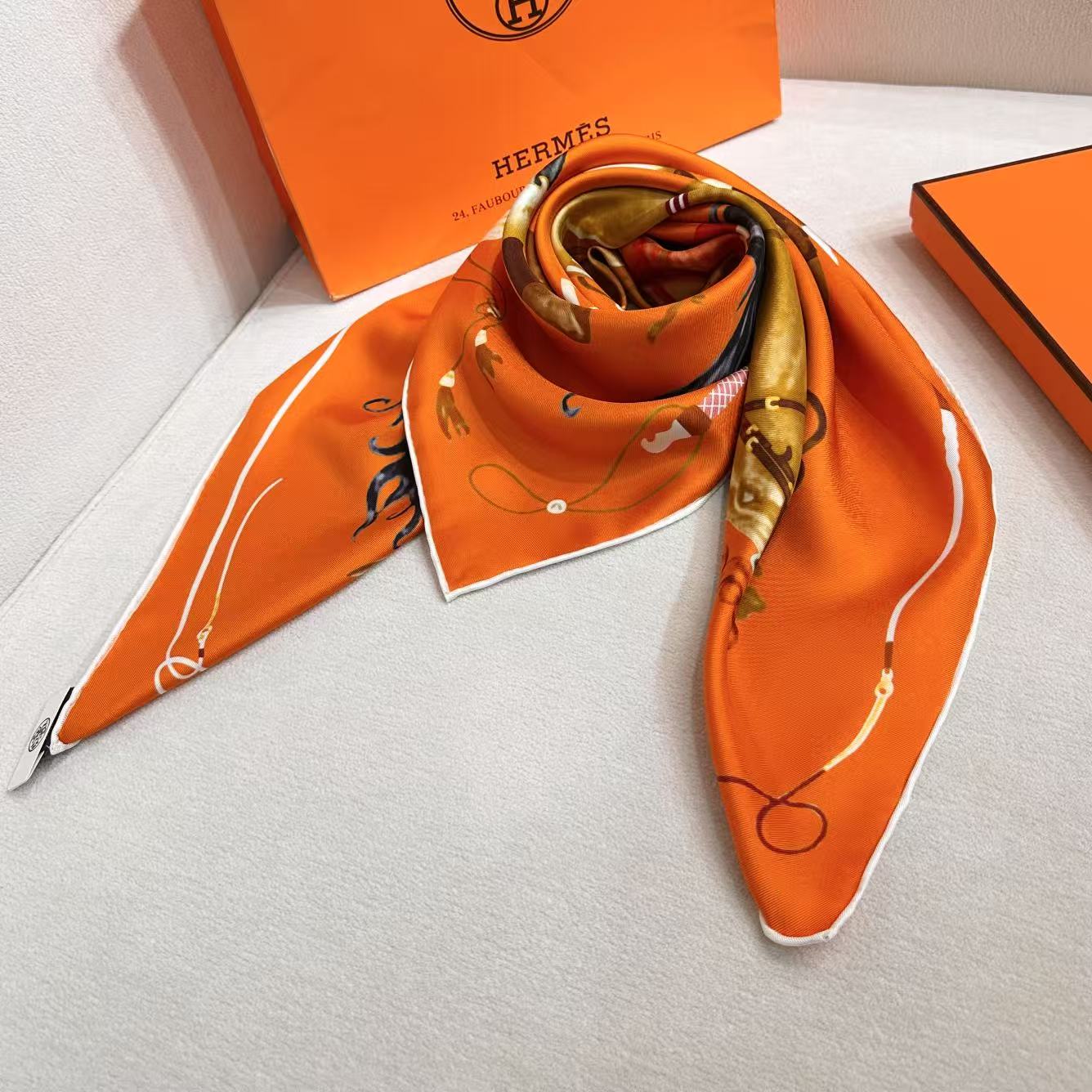 HERMES 26S SCARF 90 IN SILK 303193