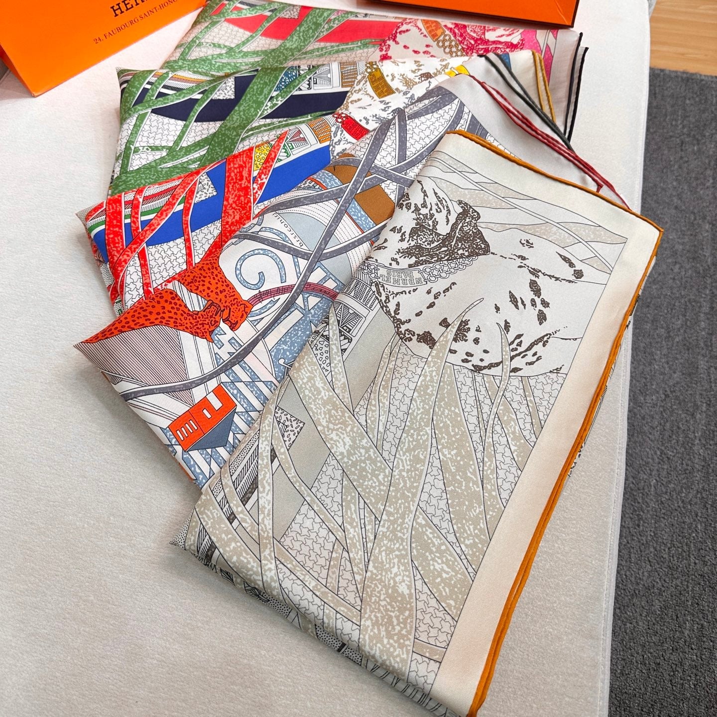 HERMES 26S PRINTED SQUARE SCARF 88 IN SILK 309440