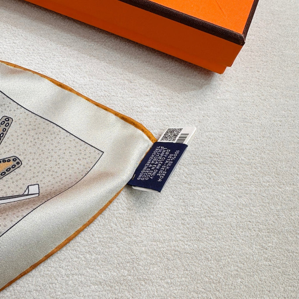 HERMES 26S PRINTED SQUARE SCARF 88 IN SILK 309441