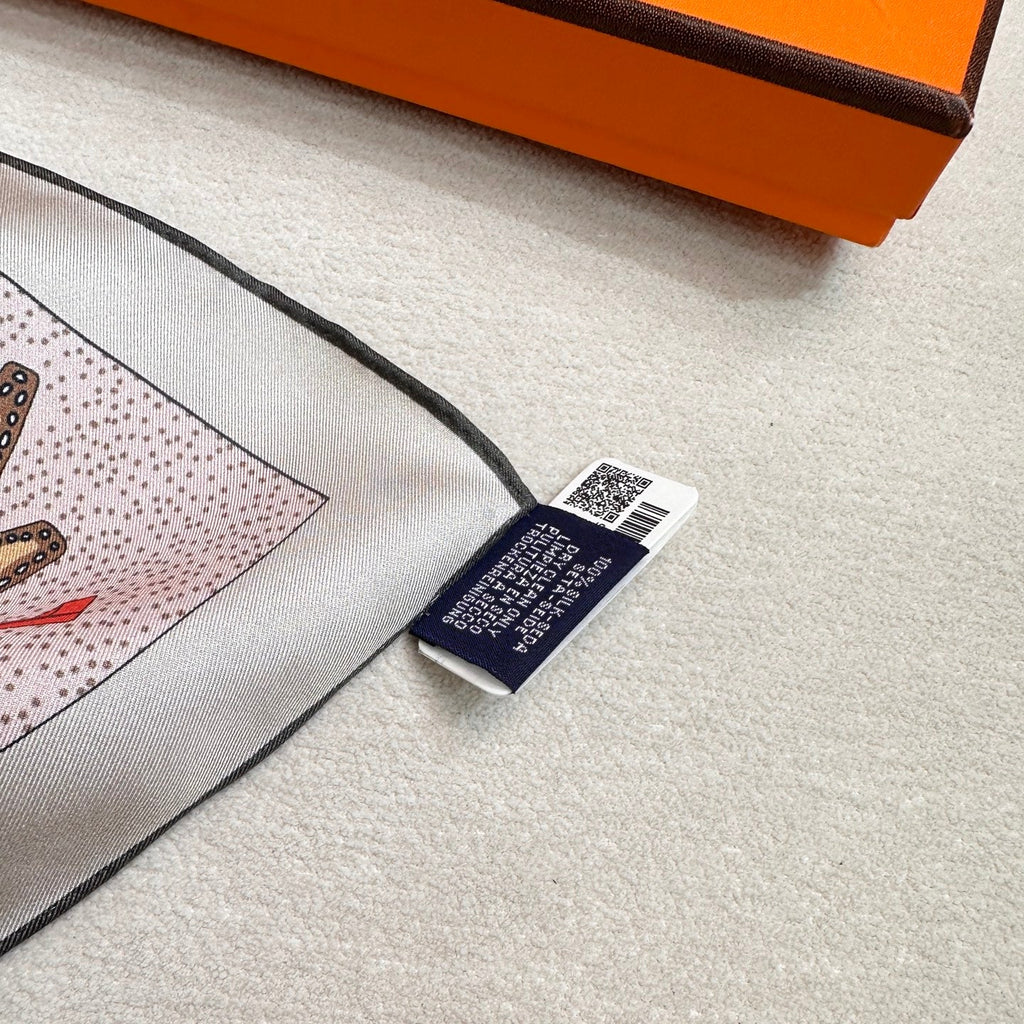 HERMES 26S PRINTED SQUARE SCARF 88 IN SILK 309443