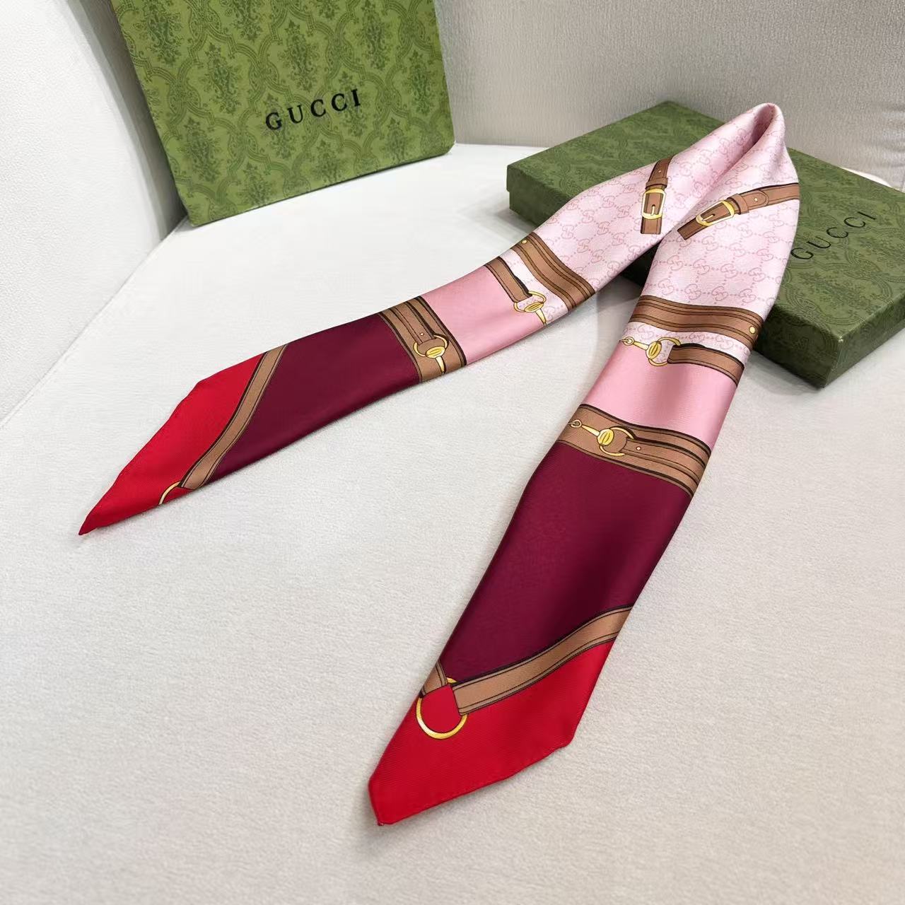 GUCCI 26S SCARF 90 IN SILK 309786