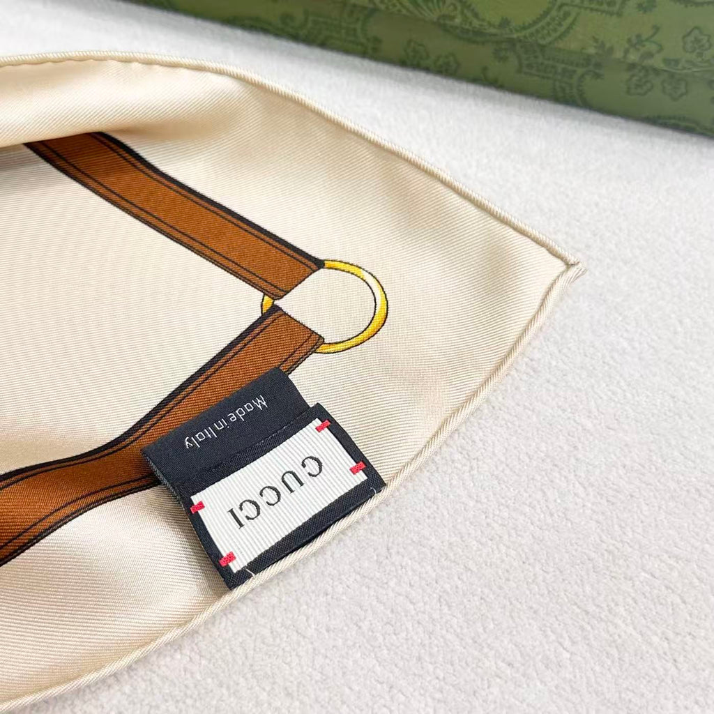 GUCCI 26S SCARF 90 IN SILK 309787