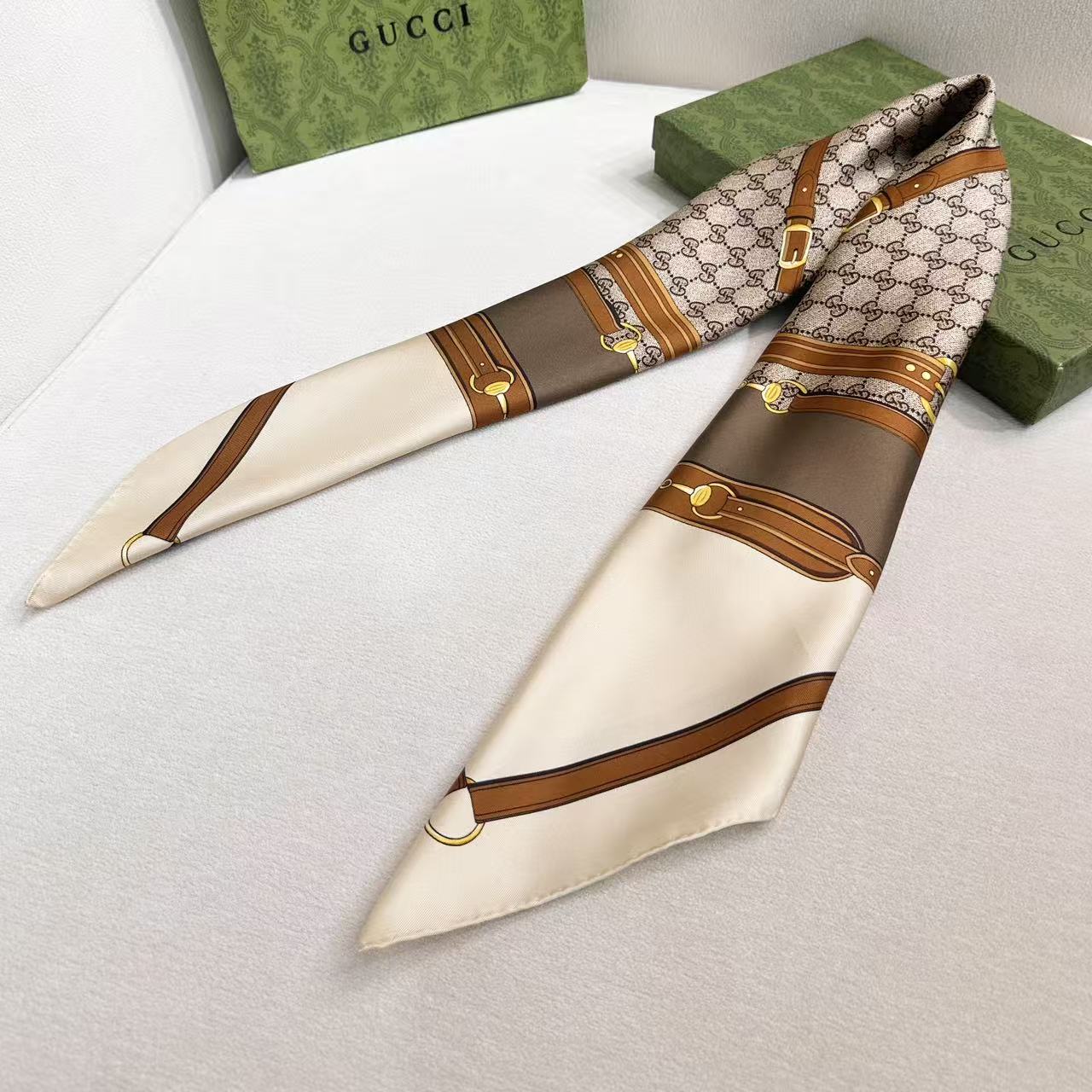 GUCCI 26S SCARF 90 IN SILK 309787