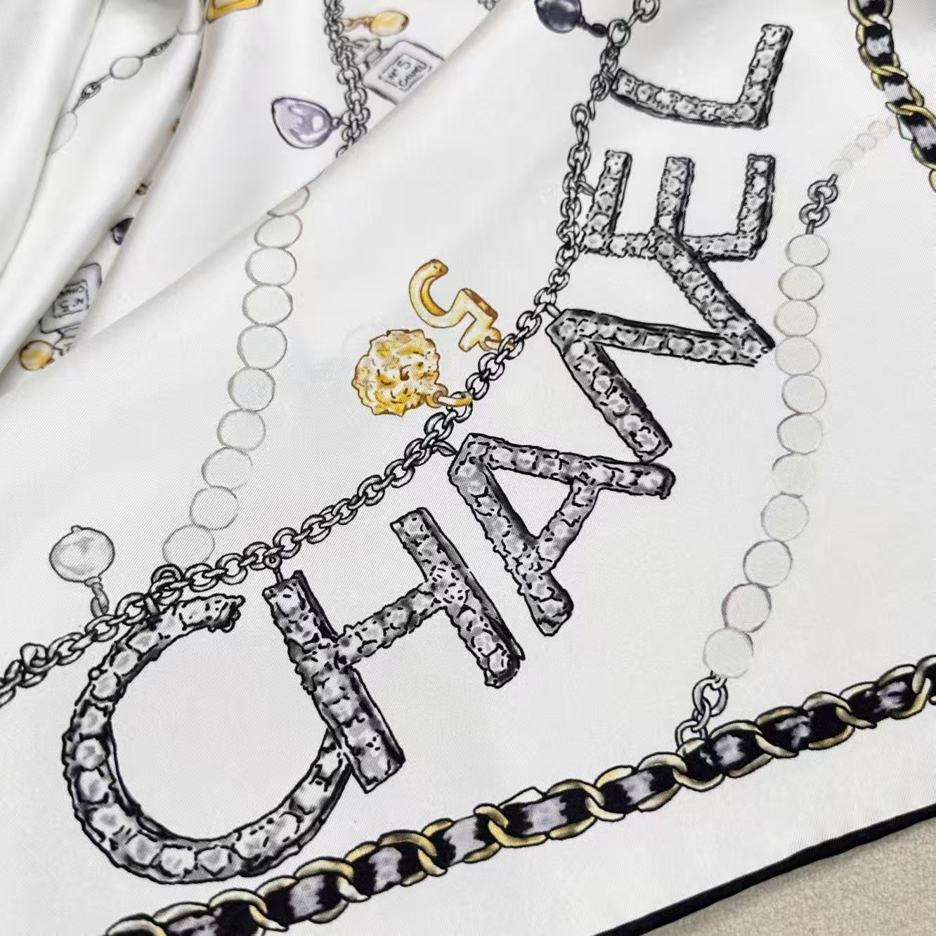 CHANEL 26S SCARF 90 IN SILK 307120