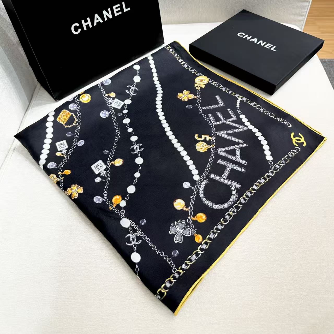 CHANEL 26S SCARF 90 IN SILK 307121