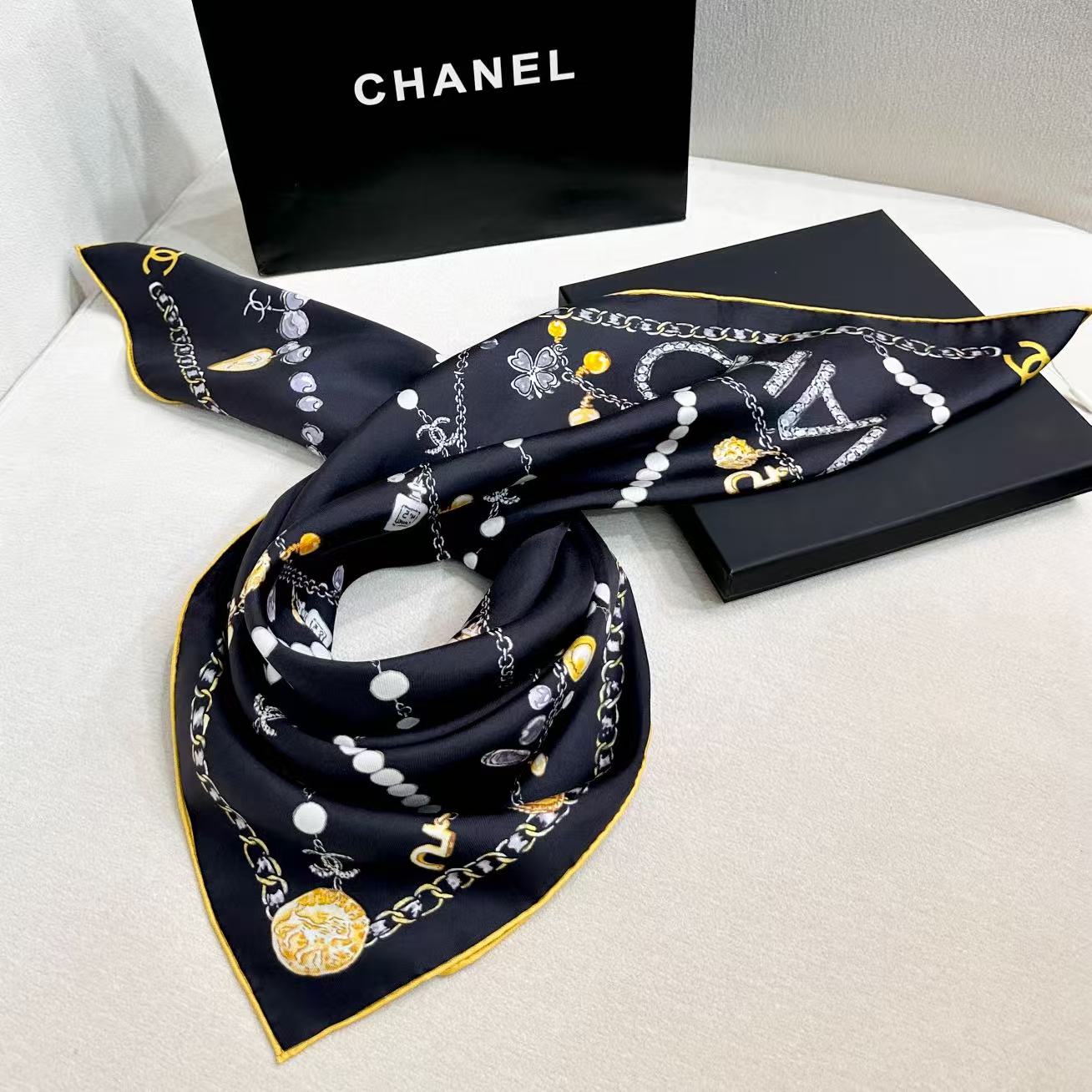CHANEL 26S SCARF 90 IN SILK 307121