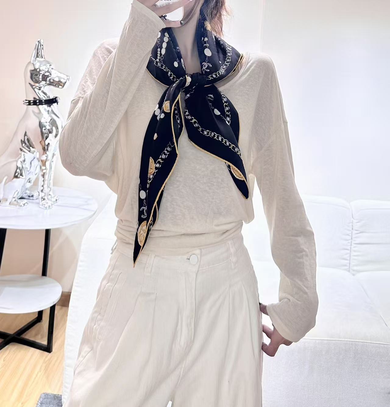 CHANEL 26S SCARF 90 IN SILK 307121