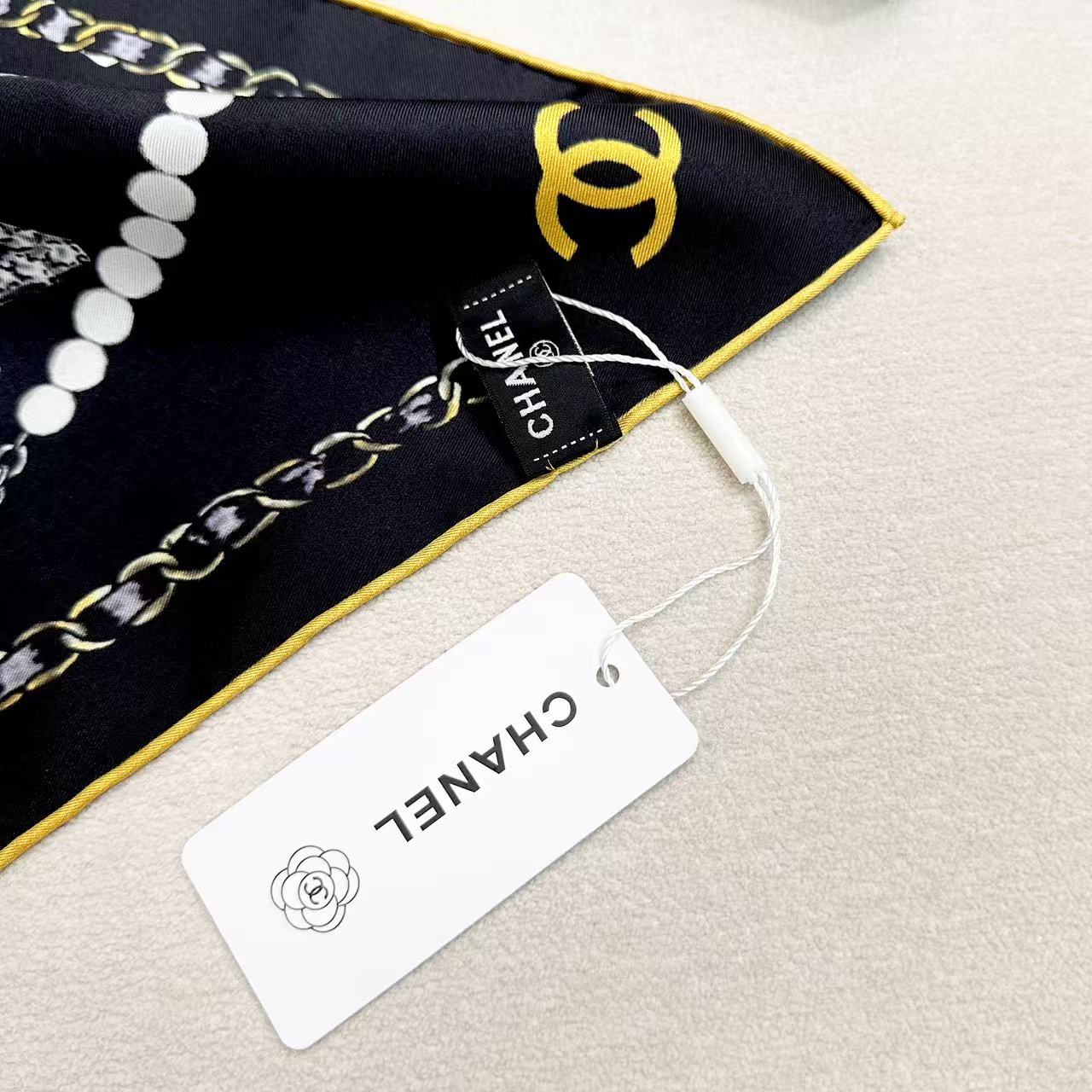 CHANEL 26S SCARF 90 IN SILK 307121