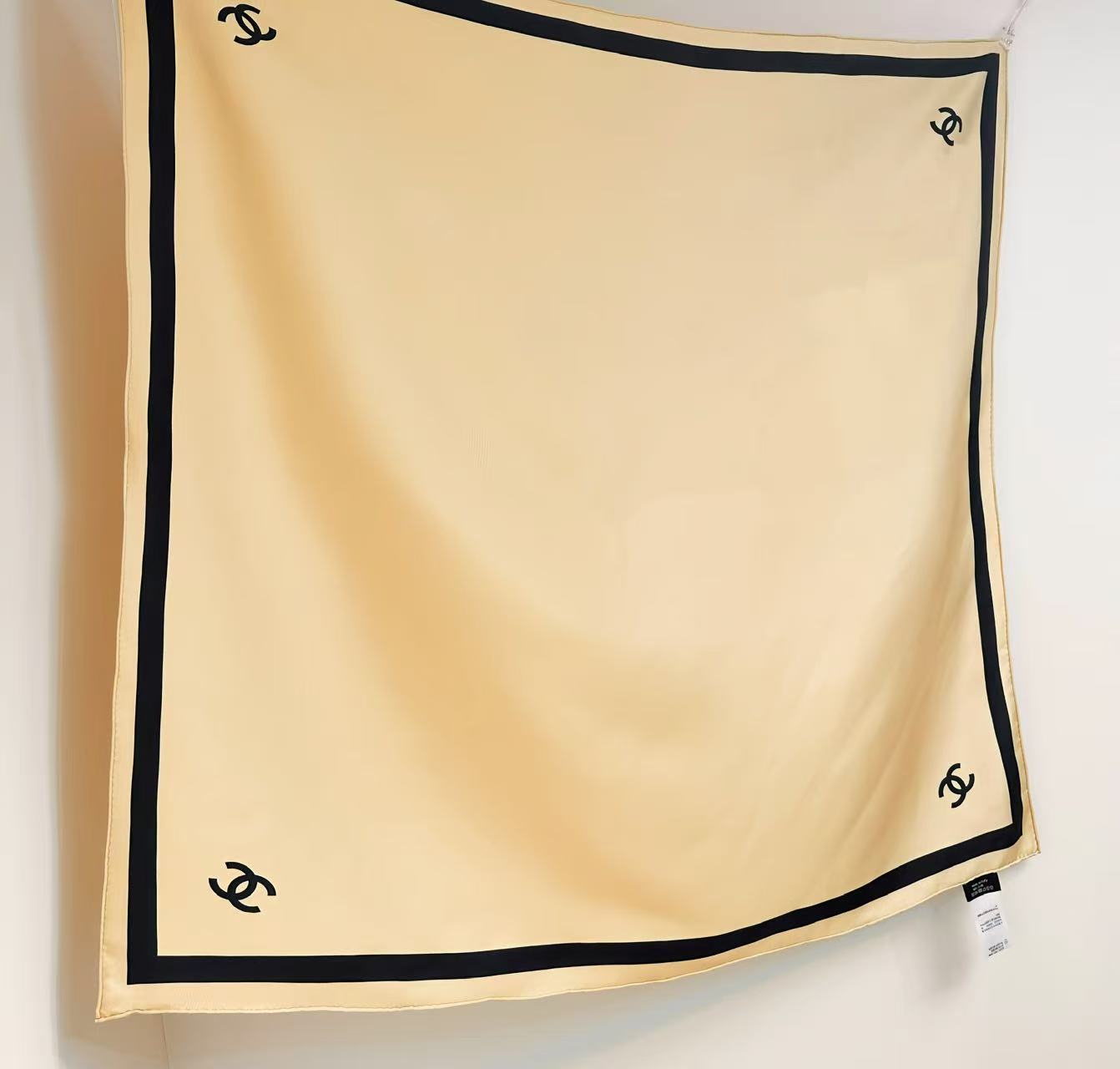 CHANEL 26S SCARF 90 IN SILK 303207