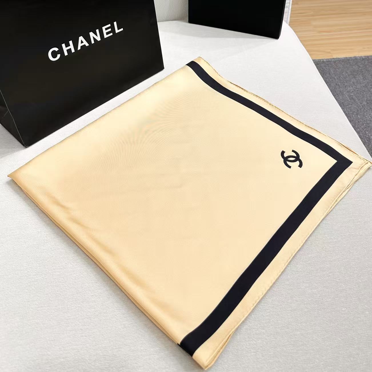 CHANEL 26S SCARF 90 IN SILK 303207