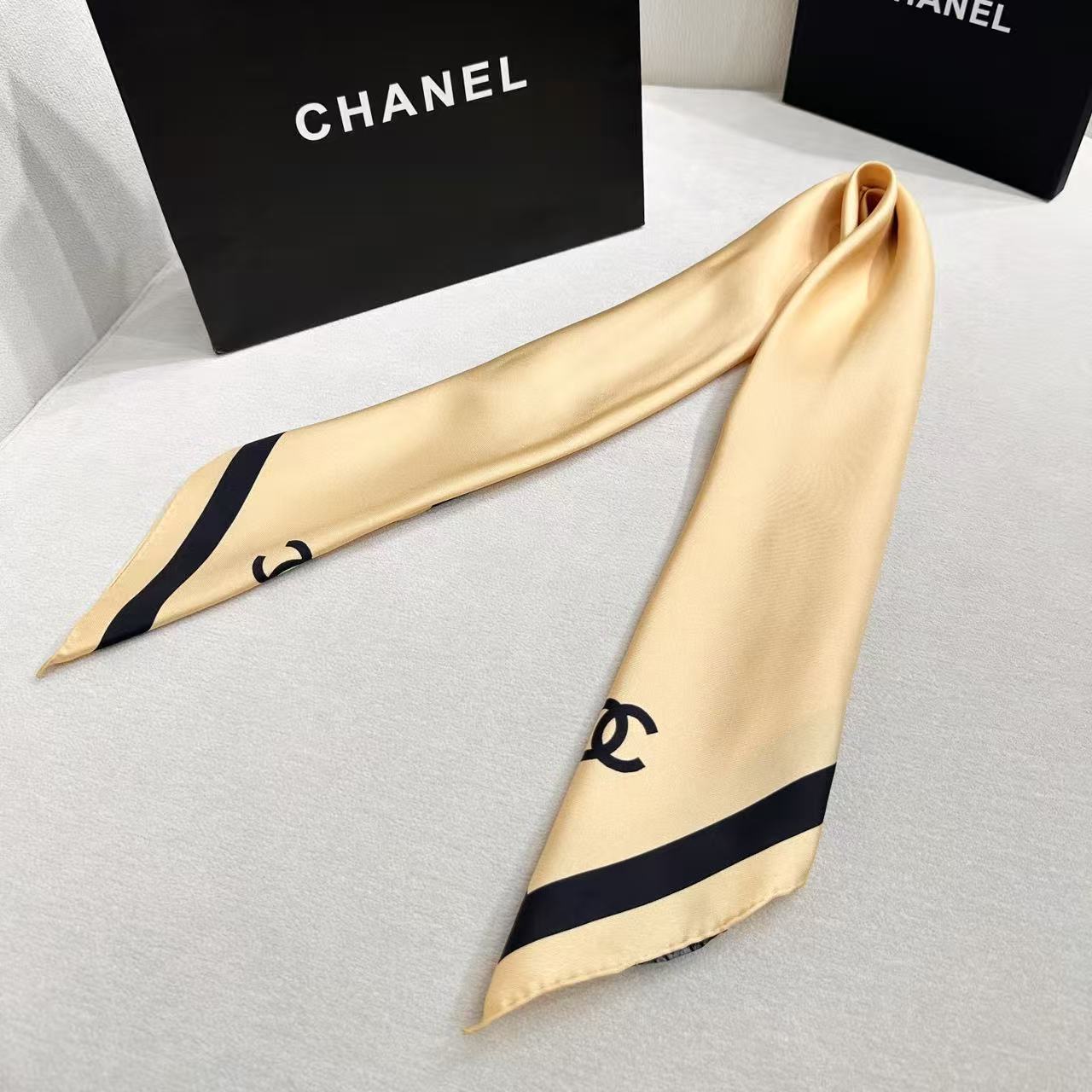 CHANEL 26S SCARF 90 IN SILK 303207