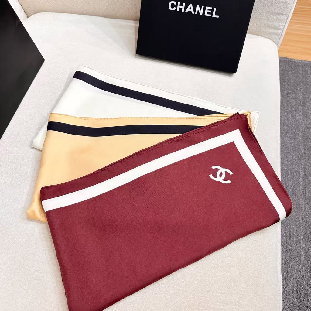 CHANEL 26S SCARF 90 IN SILK 303208