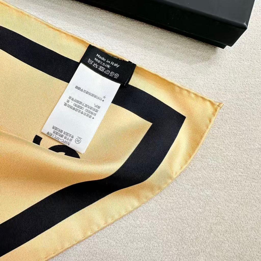 CHANEL 26S SCARF 90 IN SILK 303207