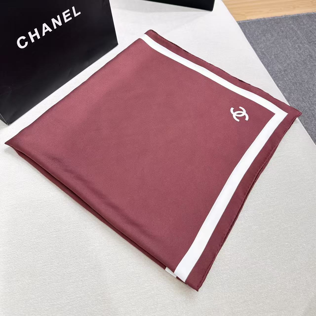 CHANEL 26S SCARF 90 IN SILK 303208
