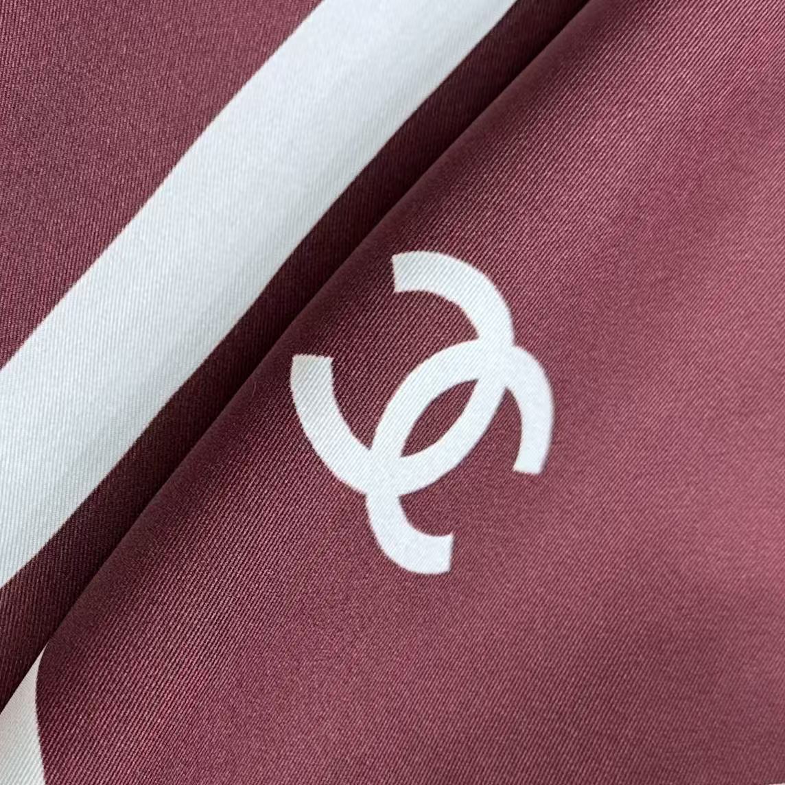 CHANEL 26S SCARF 90 IN SILK 303208