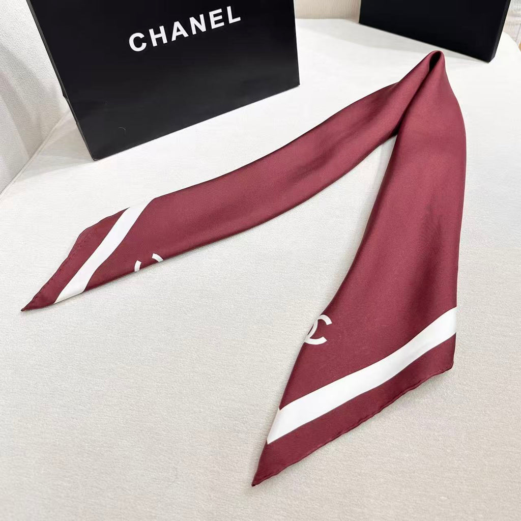 CHANEL 26S SCARF 90 IN SILK 303208