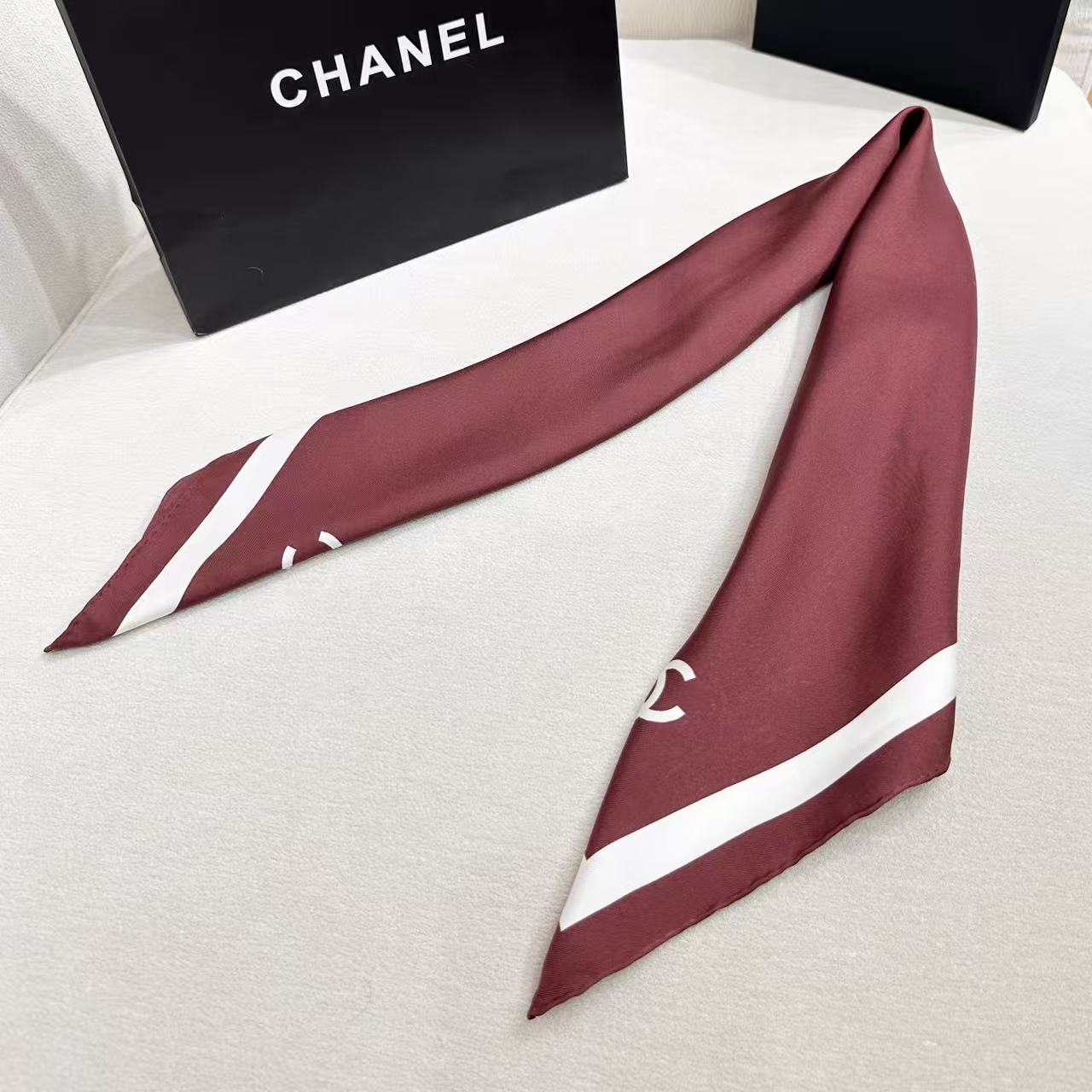 CHANEL 26S SCARF 90 IN SILK 303208